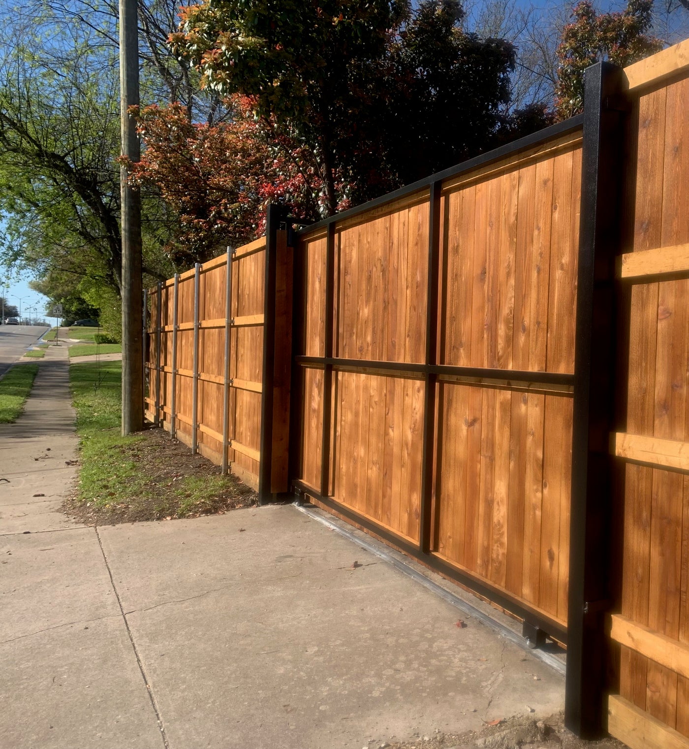 Vertical wood sliding gate