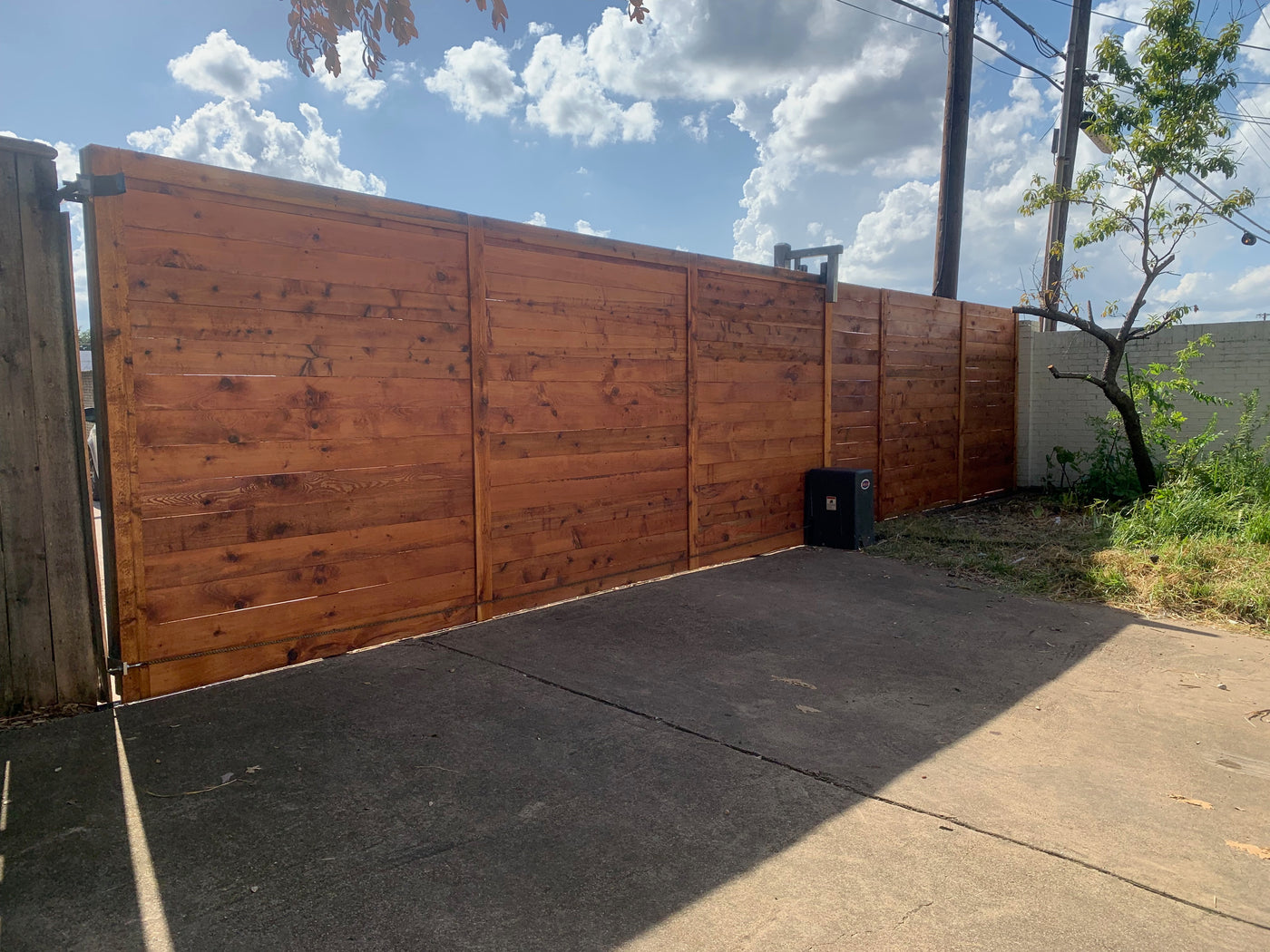 Horizontal wood sliding gate